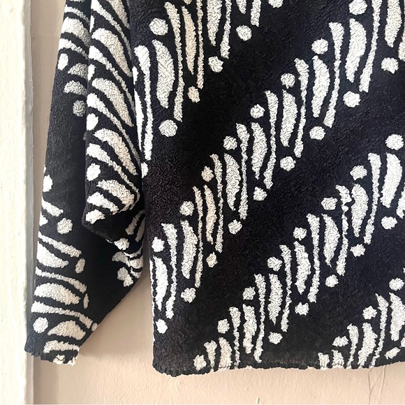 🏷️🎉🆕 nwt! • black & white zebra striped dolman batwing crinkle top - Picture 12 of 16